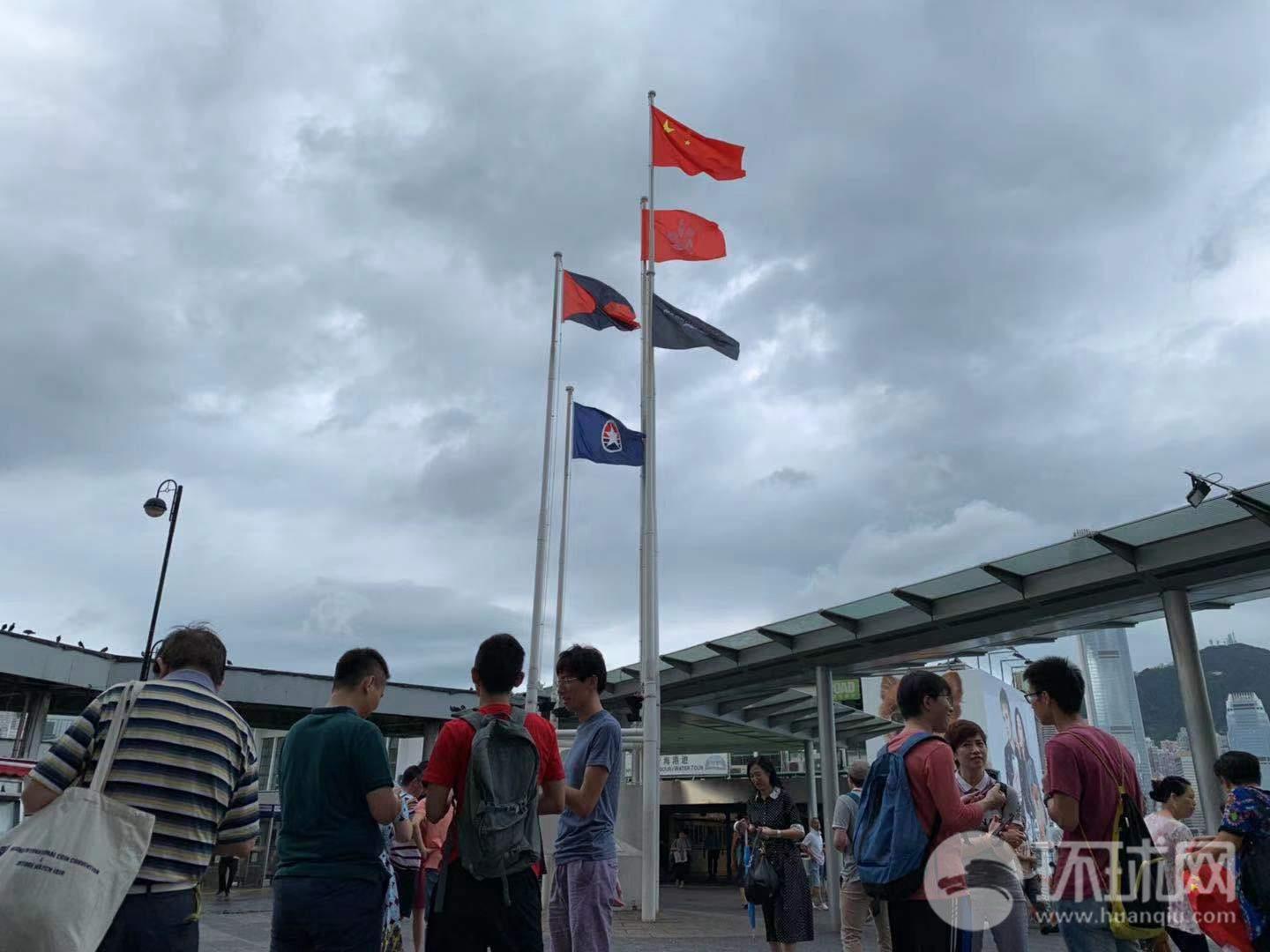 美一波音货机空中引擎故障起火