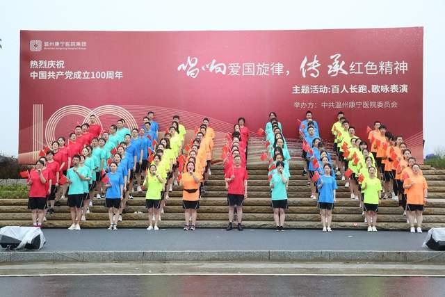 苏菲亚和安伯的休闲装